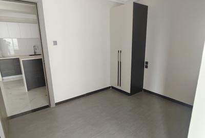 2 Bed Apartment with Gym in Kilimani - 3