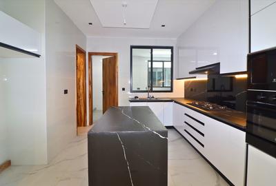 2 Bed Apartment with En Suite in Spring Valley