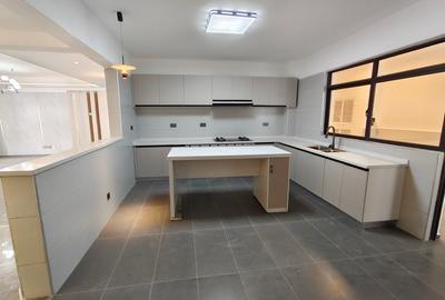 4 Bed Apartment with En Suite in Kileleshwa