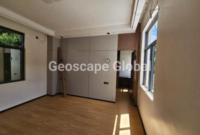 5 Bed Townhouse with En Suite in Lavington - 3