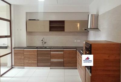 4 Bed Apartment with En Suite in Parklands - 3
