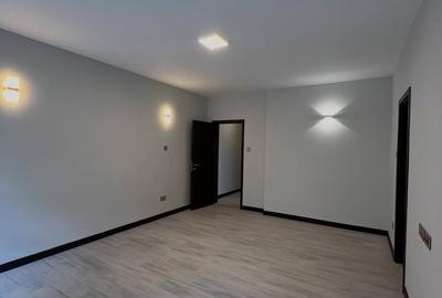 3 Bed Apartment with En Suite at Riverside Drive - 4