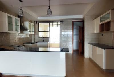 3 Bed Apartment with En Suite at Othaya Road - 4