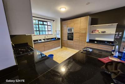 4 Bed House with En Suite in Runda - 3