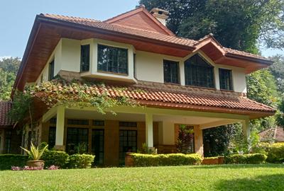 5 Bed House at Rosslyn Lone Tree - 2