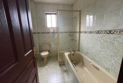 3 Bed Apartment with En Suite in Brookside - 2