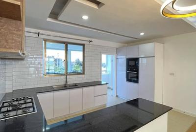 4 Bed Apartment with En Suite at Hatheru Road - 2