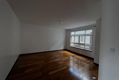 5 Bed Townhouse with En Suite at Lavington - 3