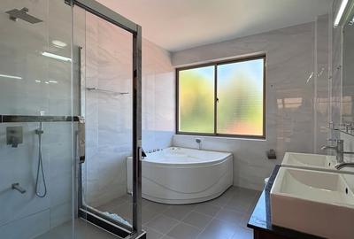 5 Bed Townhouse with En Suite in Lavington - 3