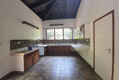 4 Bed House with En Suite in Lake View - 3