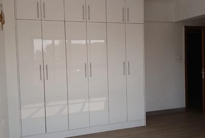 3 Bed Apartment with En Suite in Kilimani - 2