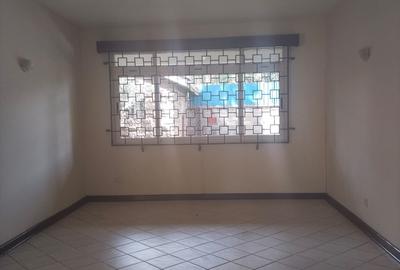 5 Bed Townhouse with En Suite in Lavington - 3