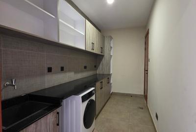 5 Bed Townhouse with En Suite in Lavington - 3