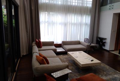 3 Bed Townhouse with En Suite in Lavington - 2