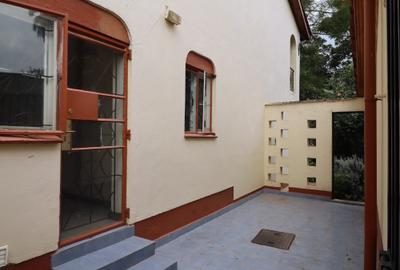 4 Bed Townhouse with En Suite in Nyari - 2