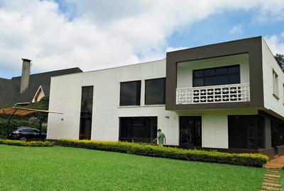 5 Bed House with En Suite in Runda