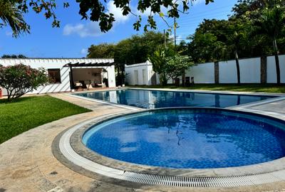 4 Bed Villa with En Suite in Nyali Area - 2