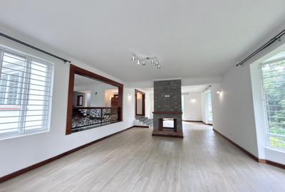5 Bed House with En Suite at Rosslyn - 4
