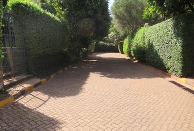 5 Bed Townhouse with En Suite at Kitisuru West - 3