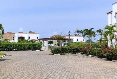 4 Bed Villa with En Suite at Sultan - 3
