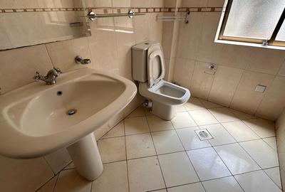 1 Bed Apartment with En Suite at Statehouse - 4