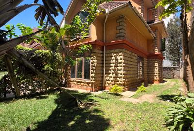 5 Bed Townhouse with En Suite at Othaya Road - 2
