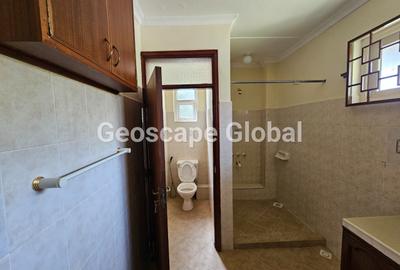 5 Bed House with En Suite in Lavington - 2