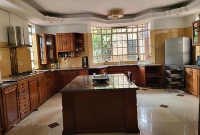 6 Bed House with En Suite in Nyari - 4