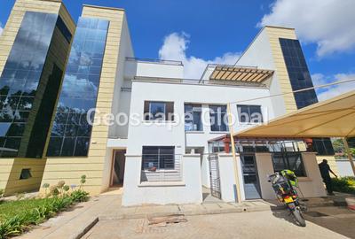 5 Bed Townhouse with En Suite in Lavington