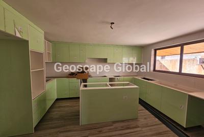 5 Bed House with En Suite in Rosslyn - 4