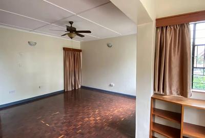 5 Bed House with En Suite in Runda - 4