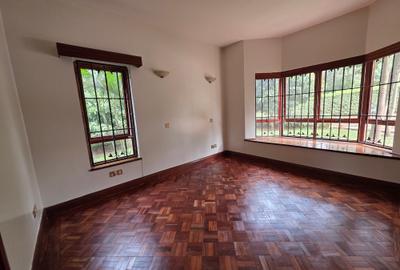 5 Bed House with En Suite in Runda - 3