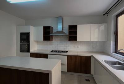 5 Bed Villa with En Suite at Lavington - 4