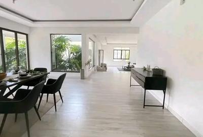 5 Bed House with En Suite at Karen Hardy - 4
