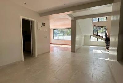 5 Bed Townhouse with En Suite in Lavington - 4