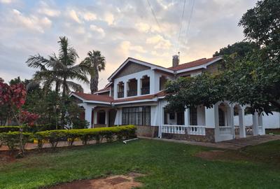 5 Bed Villa with En Suite in Runda - 3