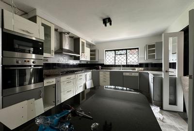 5 Bed House with En Suite in Runda - 3