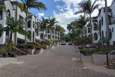 5 Bed Townhouse with En Suite in Westlands Area