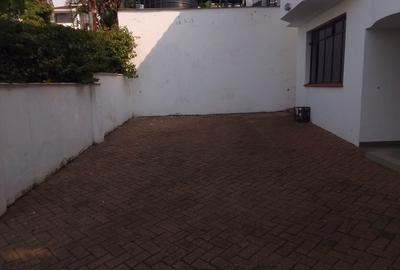 5 Bed Townhouse with En Suite in Riverside - 2