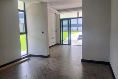 5 Bed Townhouse with Swimming Pool in Nyari - 2