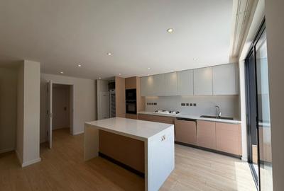 6 Bed Villa with En Suite in Kyuna - 2