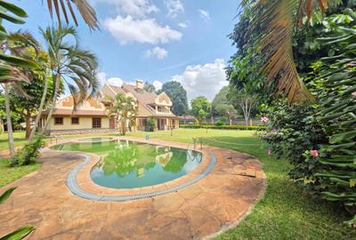 5 Bed House with En Suite at Old Runda