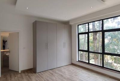 3 Bed Apartment with En Suite in Riverside - 4