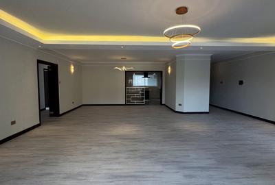 3 Bed Apartment with En Suite in Riverside - 2