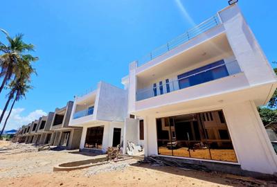 3 Bed Villa with Swimming Pool in Mtwapa - 4