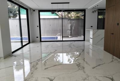 5 Bed Townhouse with En Suite in Lavington - 2