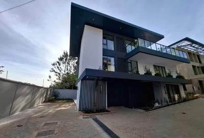 5 Bed Townhouse with En Suite in Lavington