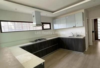 4 Bed Townhouse with En Suite in Lavington - 2