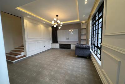 4 Bed House with En Suite at Membley - 2
