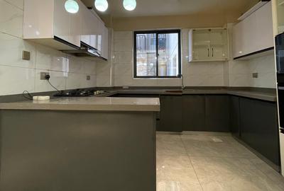 3 Bed Apartment with En Suite at Othaya Road - 4